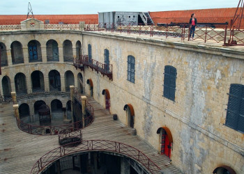 Крепость форт Бойяр в Атлантическом океане, Франция – фотографии Франции