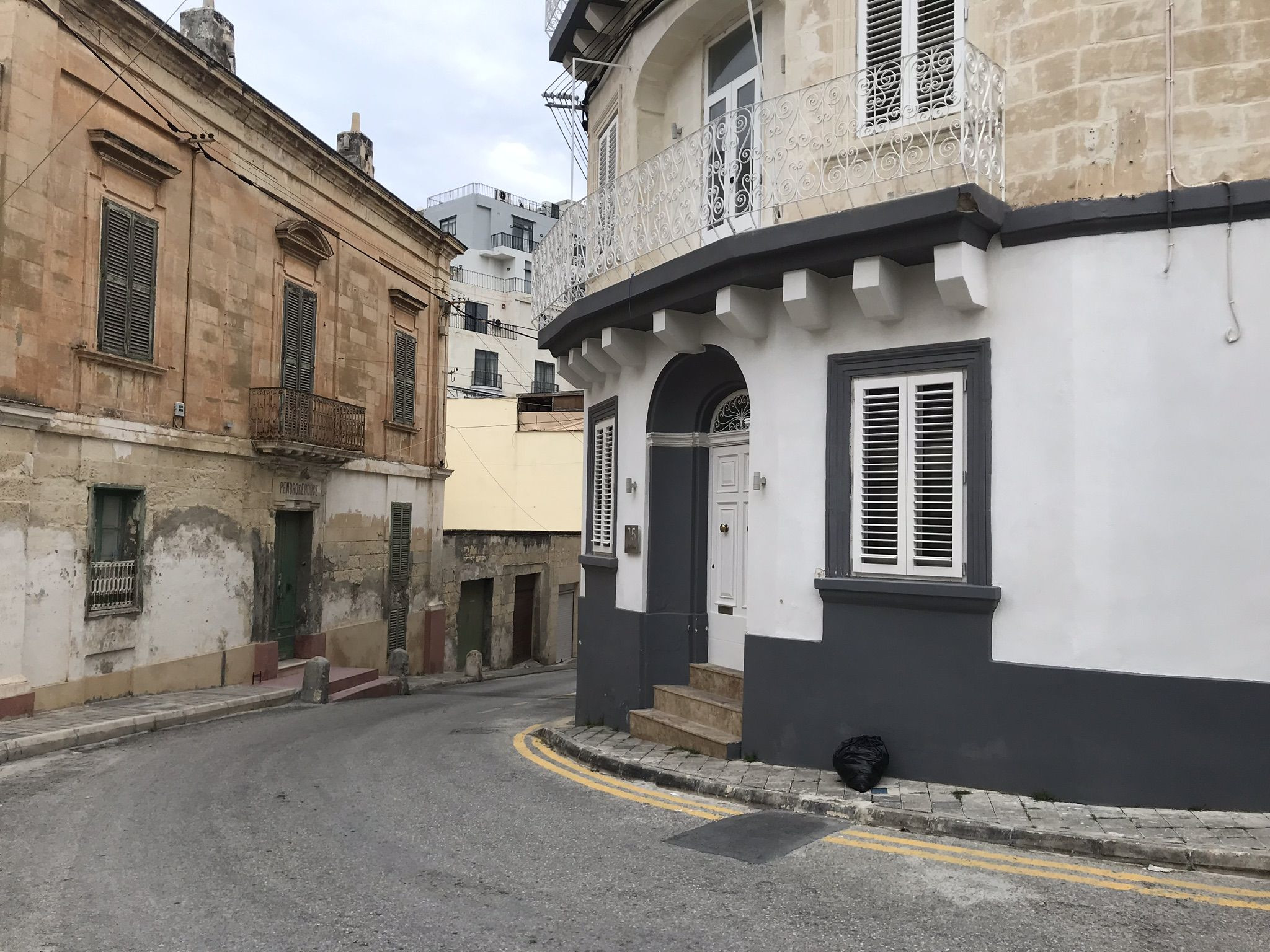 Улочки на Мальте в районе залива Баллута – фотографии Мальты