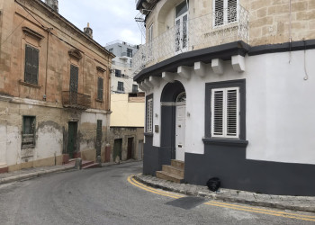 Улочки на Мальте в районе залива Баллута – фотографии Мальты