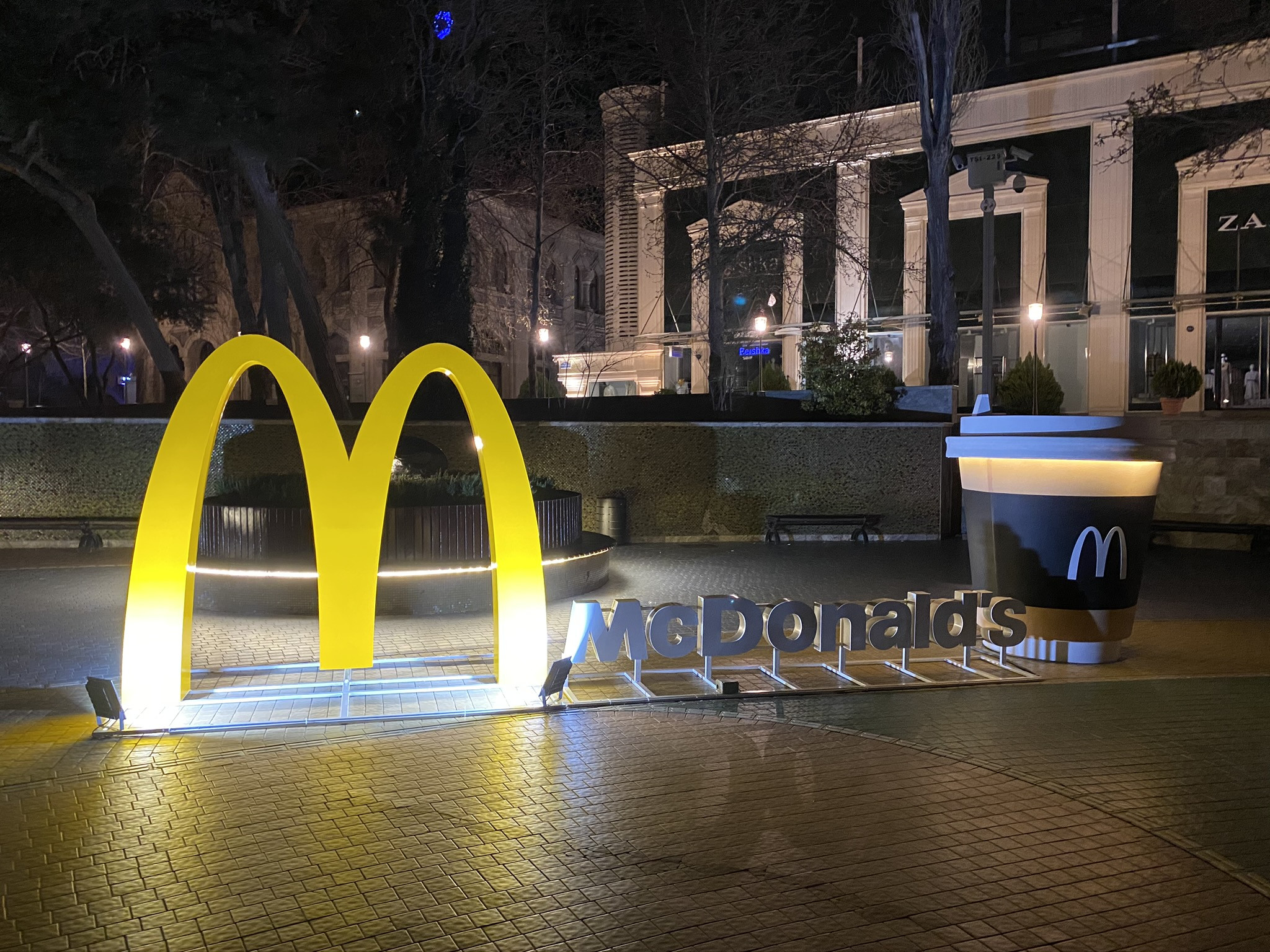 Макдак в Баку – фотографии Азербайджана