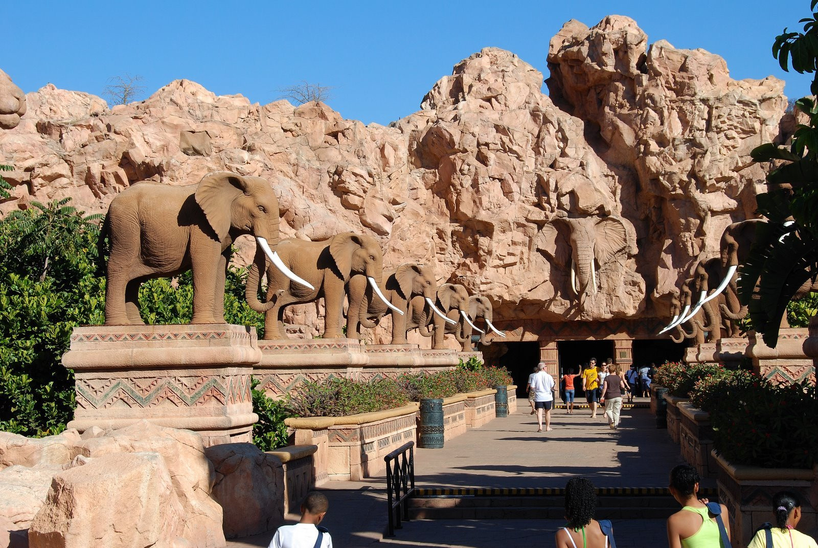 Дорога к туристической достопримечательности в Сан Сити, ЮАР – фотографии ЮАР