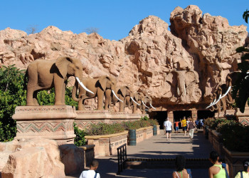 Дорога к туристической достопримечательности в Сан Сити, ЮАР – фотографии ЮАР