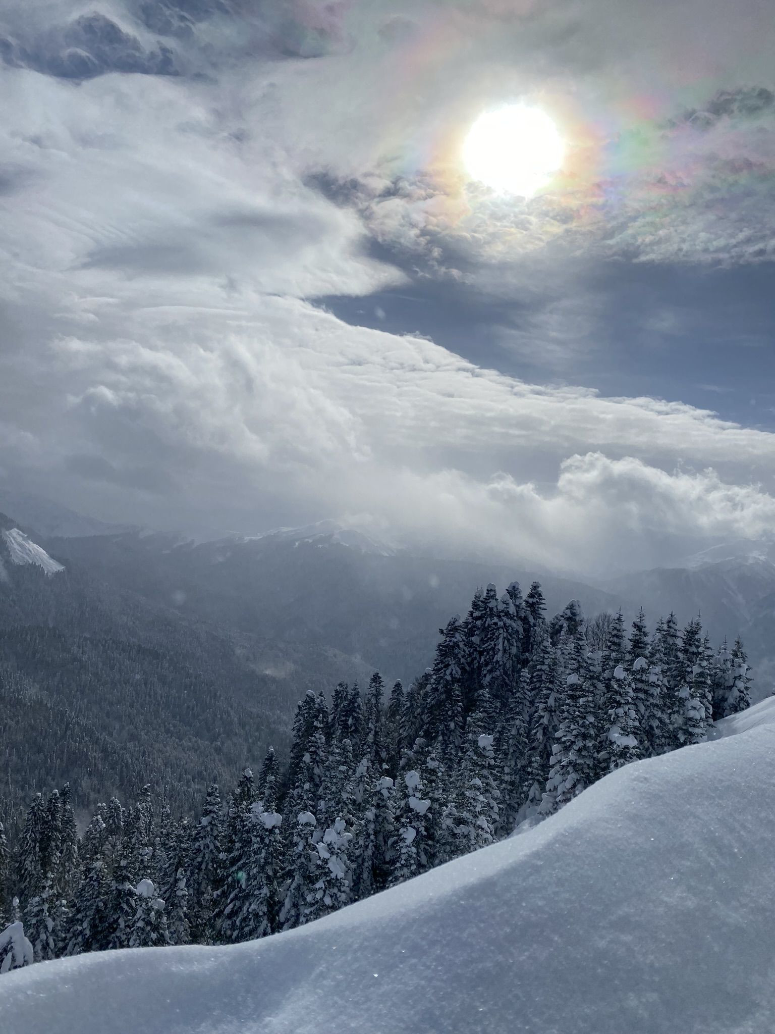 Южный склон на курорте Роза Хутор, красивая трасса Календула – фотографии России