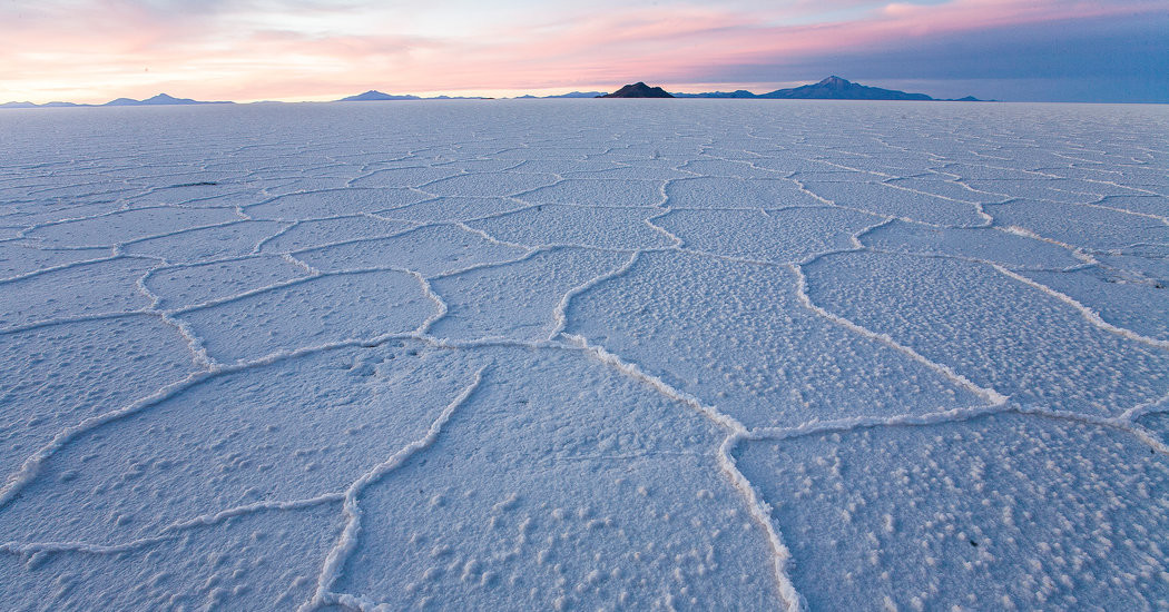 Высокогорное солёное озеро Солончак Ую́ни в Боливии – фотографии Боливии