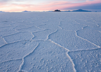 Высокогорное солёное озеро Солончак Ую́ни в Боливии – фотографии Боливии