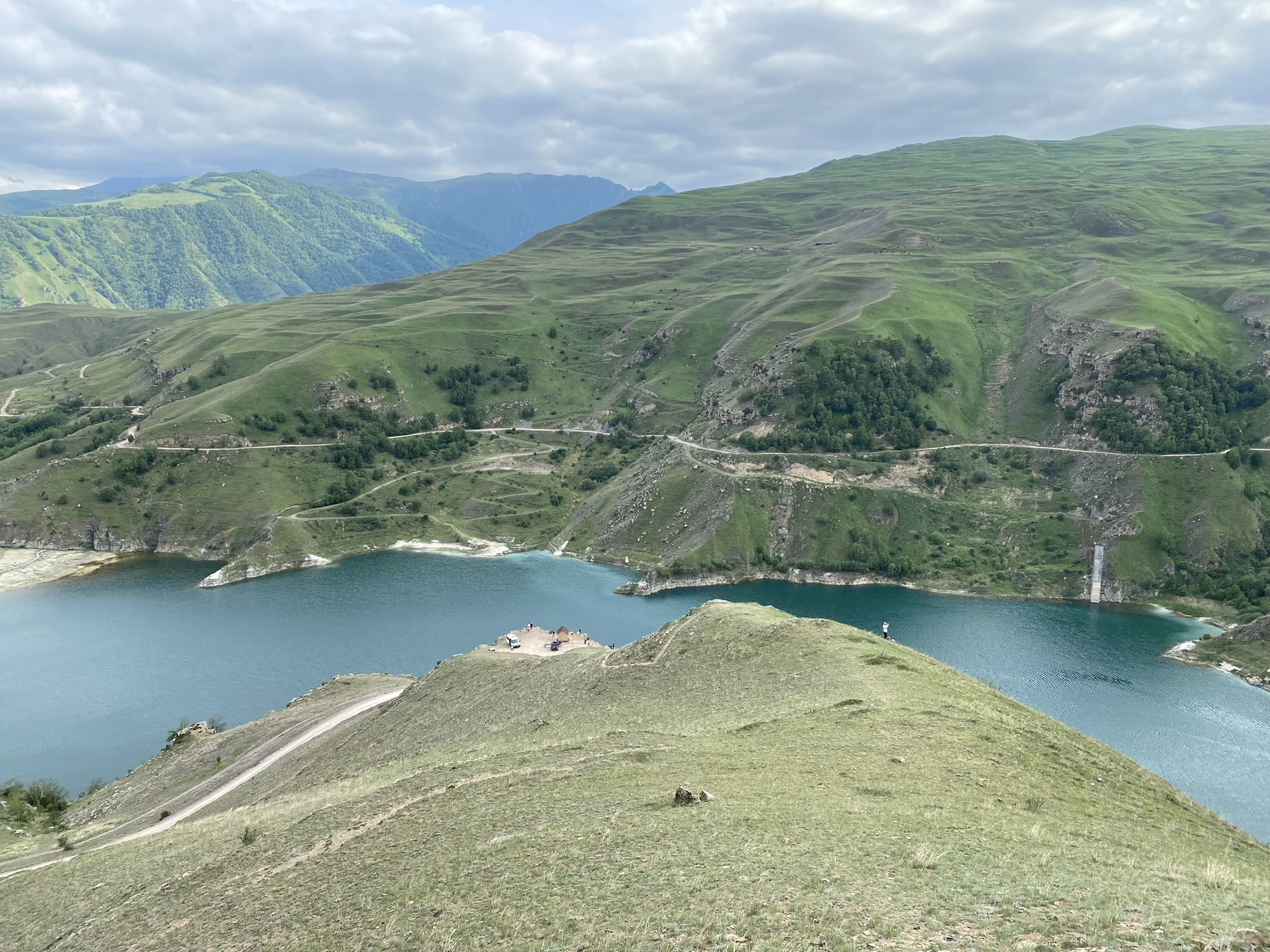 Вид на озеро Гижгит сверху – фотографии России