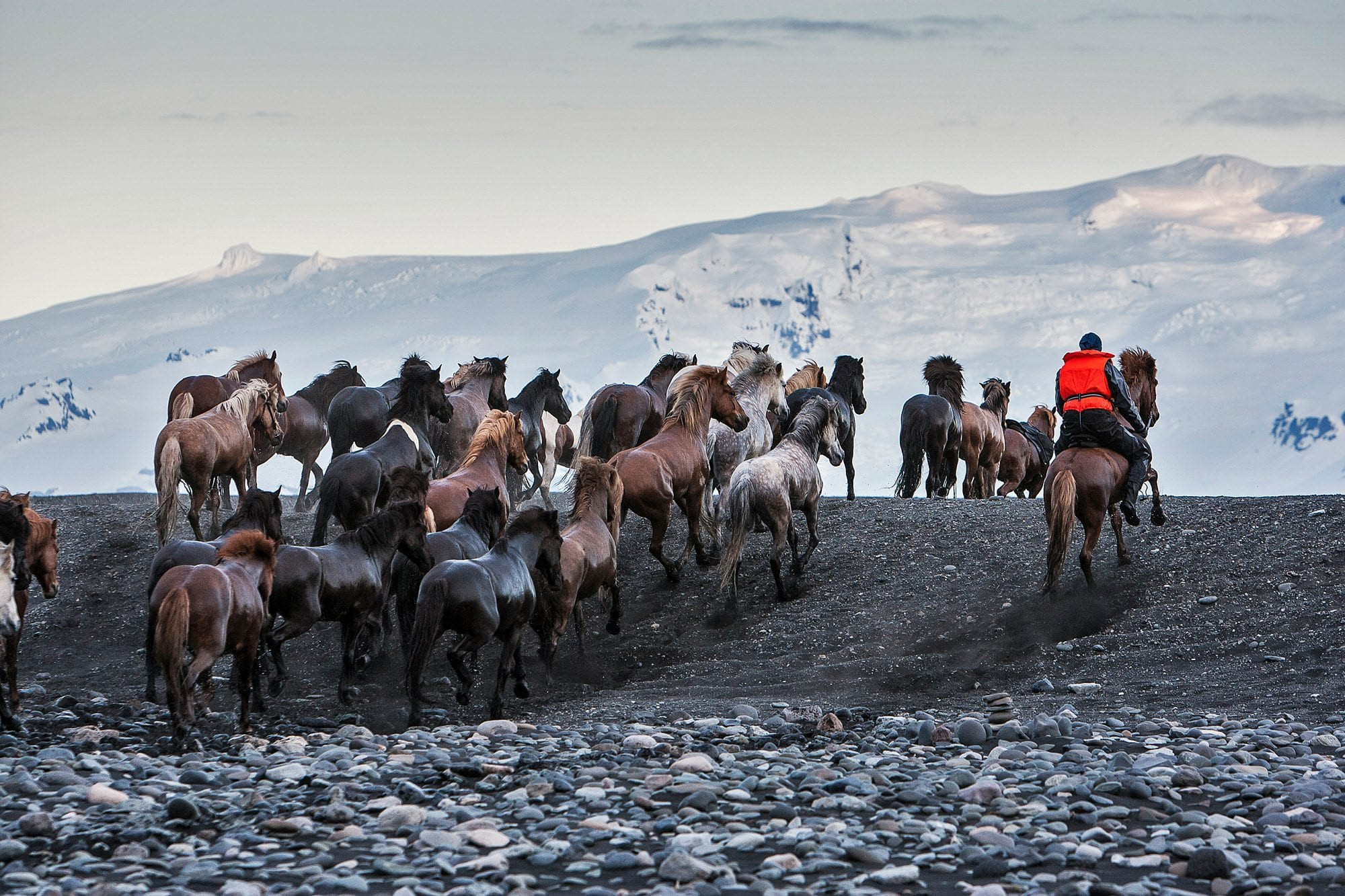 Из Рейкьявика путь в Национальный парк Ватнайёкюль составляет около 350 км  – фотографии Исландии