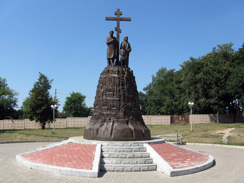 Памятник основателям города Клинцы – фотографии России