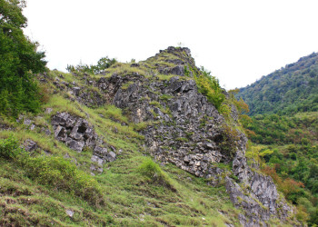 Каменистые холмы. Ткуарчал. Абхазия – фотографии Абхазии