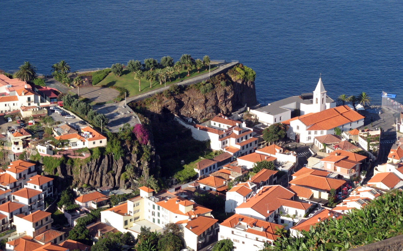 Камара-ди-Лобуш (Câmara de Lobos) - город на южном побережье – фотографии Португалии