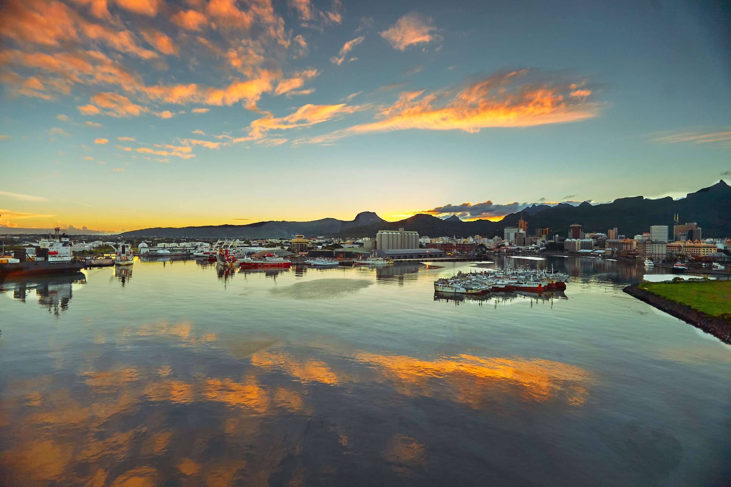 Закат над Порт-Луи. Маврикий – фотографии Маврикия