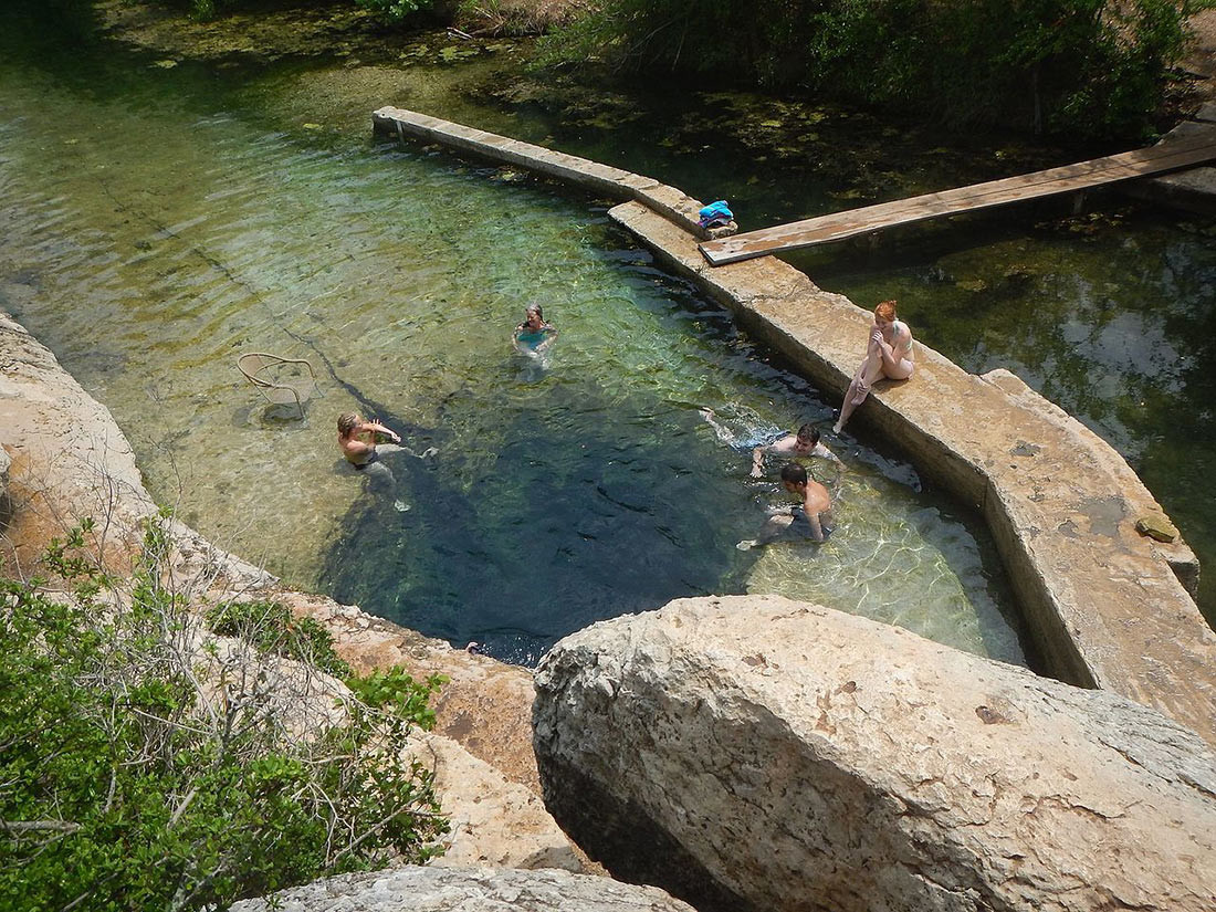 Колодец Иакова (Jacob's Well) на северо-западе от Уимберли в американском штате Техас – фотографии США