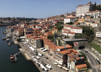 Вид с верхней части моста Понти-ди-Дон-Луиш I на набережную Порту – фотографии Португалии