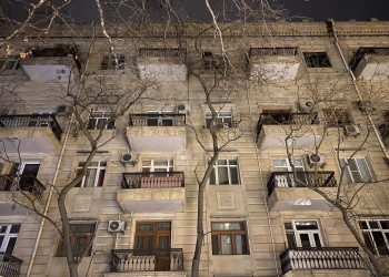 Старые здания в Баку, ночью – фотографии Азербайджана