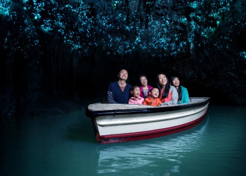 30 миллионов лет назад пещеры Вайтомо лежали далеко под морем – фотографии Новой Зеландии