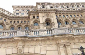 Для постройки Дворца парламента в Бухаресте переселили 40 тысяч жителей, когда страна голодала – фотографии Румынии