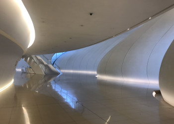 Центр Гейдара Алиева, вид внутри – фотографии Азербайджана