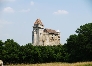 Замок Лихтенштейн (Burg Liechtenstein) в Венском лесу – фотографии Австрии