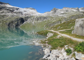 Прозрачная вода озера Уттендорф-Вайссзее. Австрия – фотографии Австрии