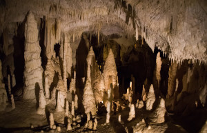 Подземный мир пещер Фрасасси в итальянском регионе Марке – фотографии Италии