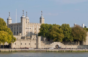 Резиденция королевской семьи Лондонский Тауэр (Tower of London) в Великобритании – фотографии Великобритании