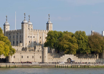 Резиденция королевской семьи Лондонский Тауэр (Tower of London) в Великобритании – фотографии Великобритании