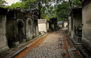 Историческое кладбище Пер-Лашез (Pere Lachaise Cemetery) в Париже, Франция – фотографии Франции
