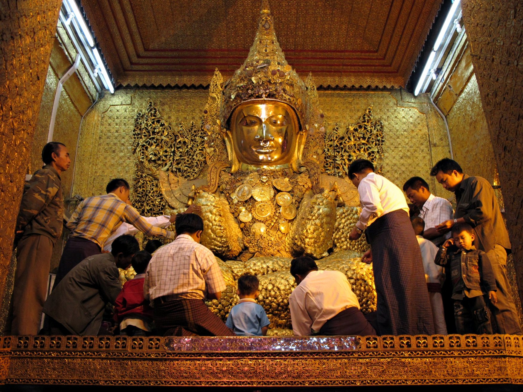 Храм Махамуни – фотографии Мьянмы