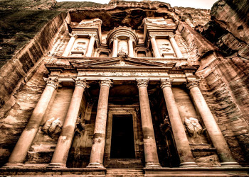 Храм Эль-Хазне, древний город Петра, Иордания – фотографии Иордании