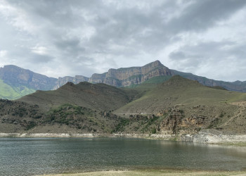 Горное искусственные озеро Гижгит, июнь 2022 – фотографии России