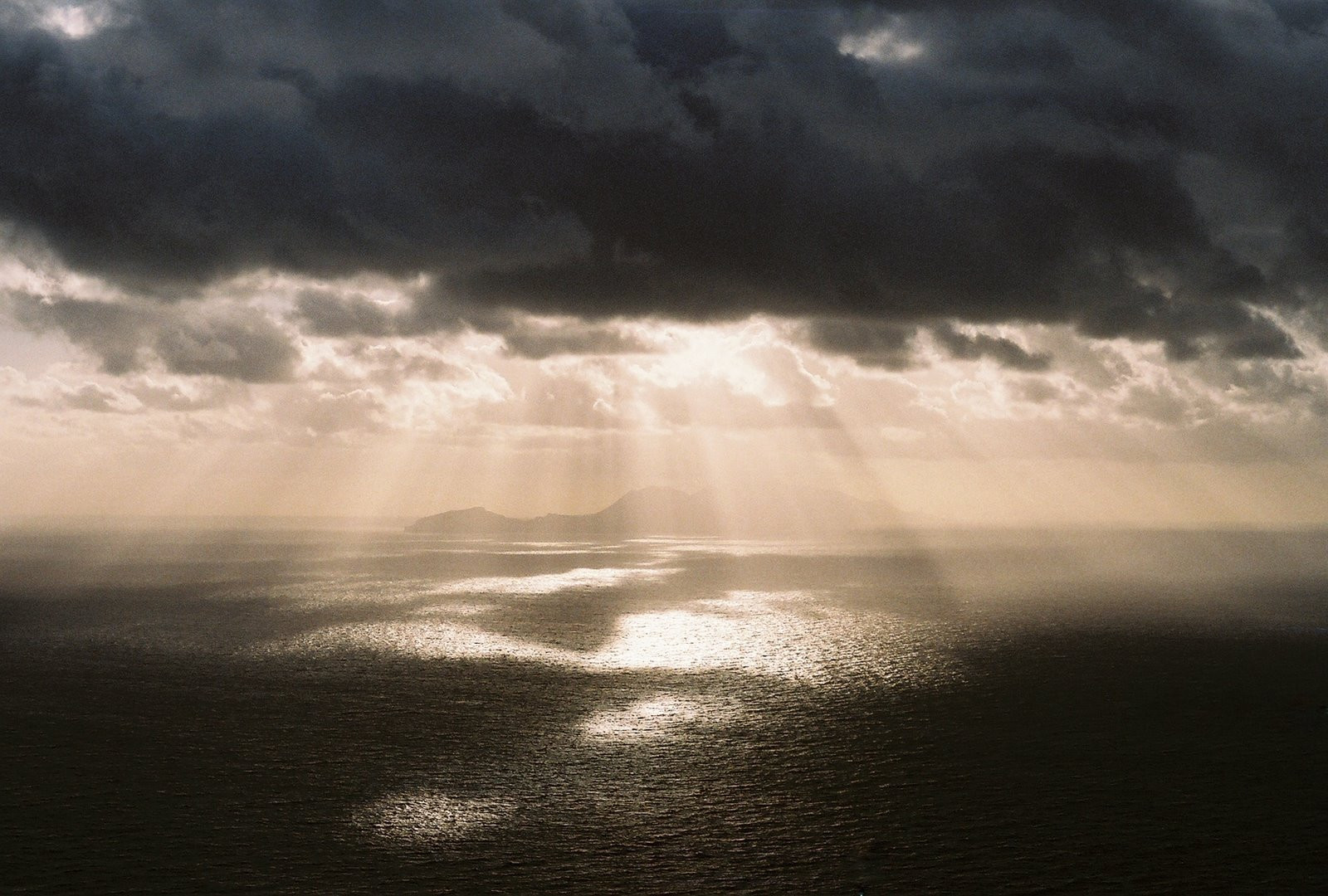 Вид с Сабы на Синт-Эстатиус – фотографии Карибских Нидерландов