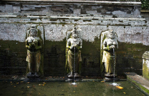 Памятник истории и мифов слоновая пещера Гоа Гаджа, Бали, Индонезия – фотографии Индонезии