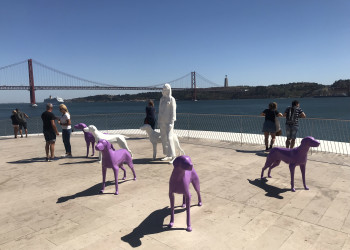 Скульптурная композиция на крыше Maat museum в Лиссабоне – фотографии Португалии