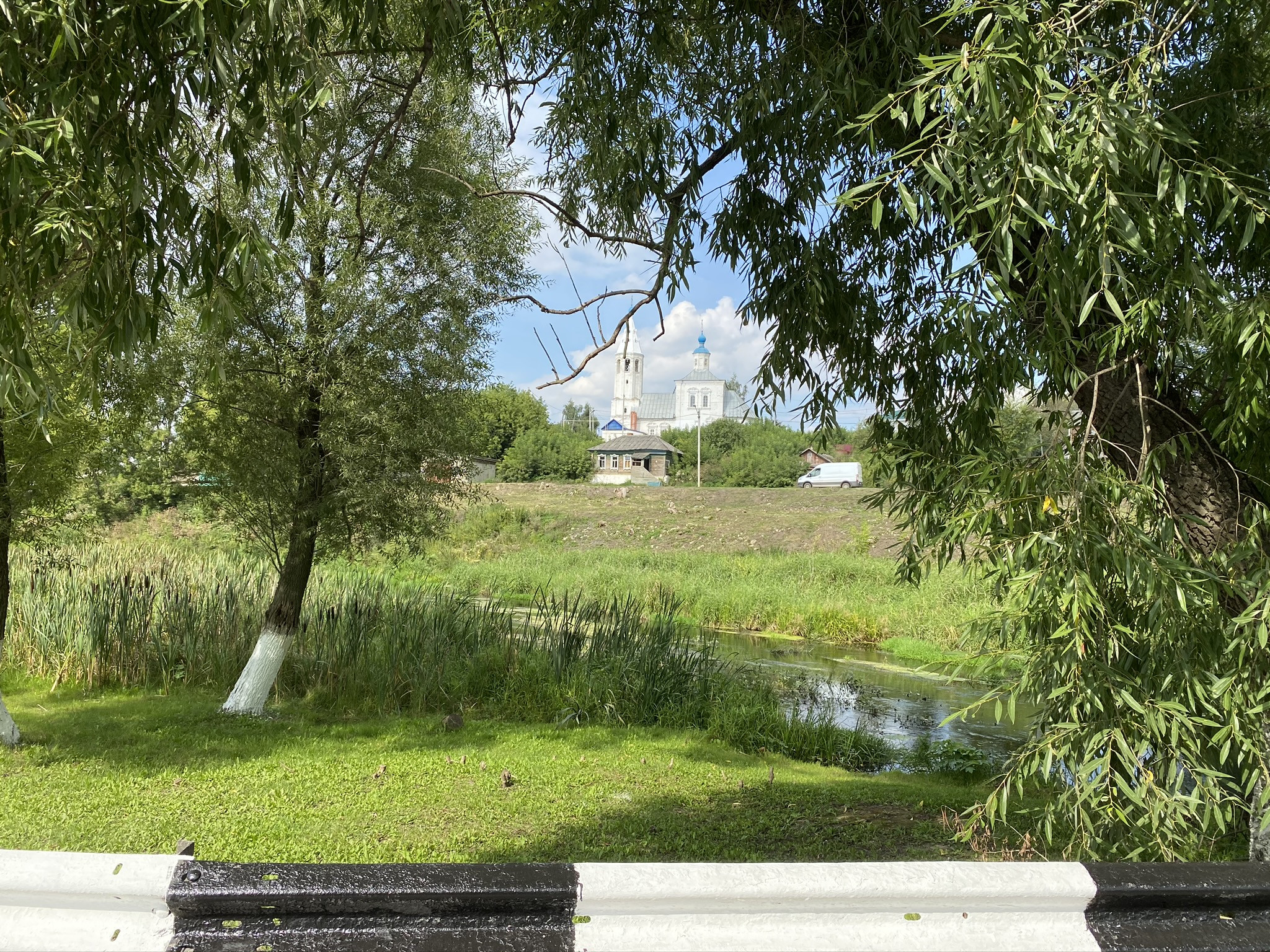 Вид на Церковь Рождества Богородицы 1756 года с дороги, Михайлов – фотографии России