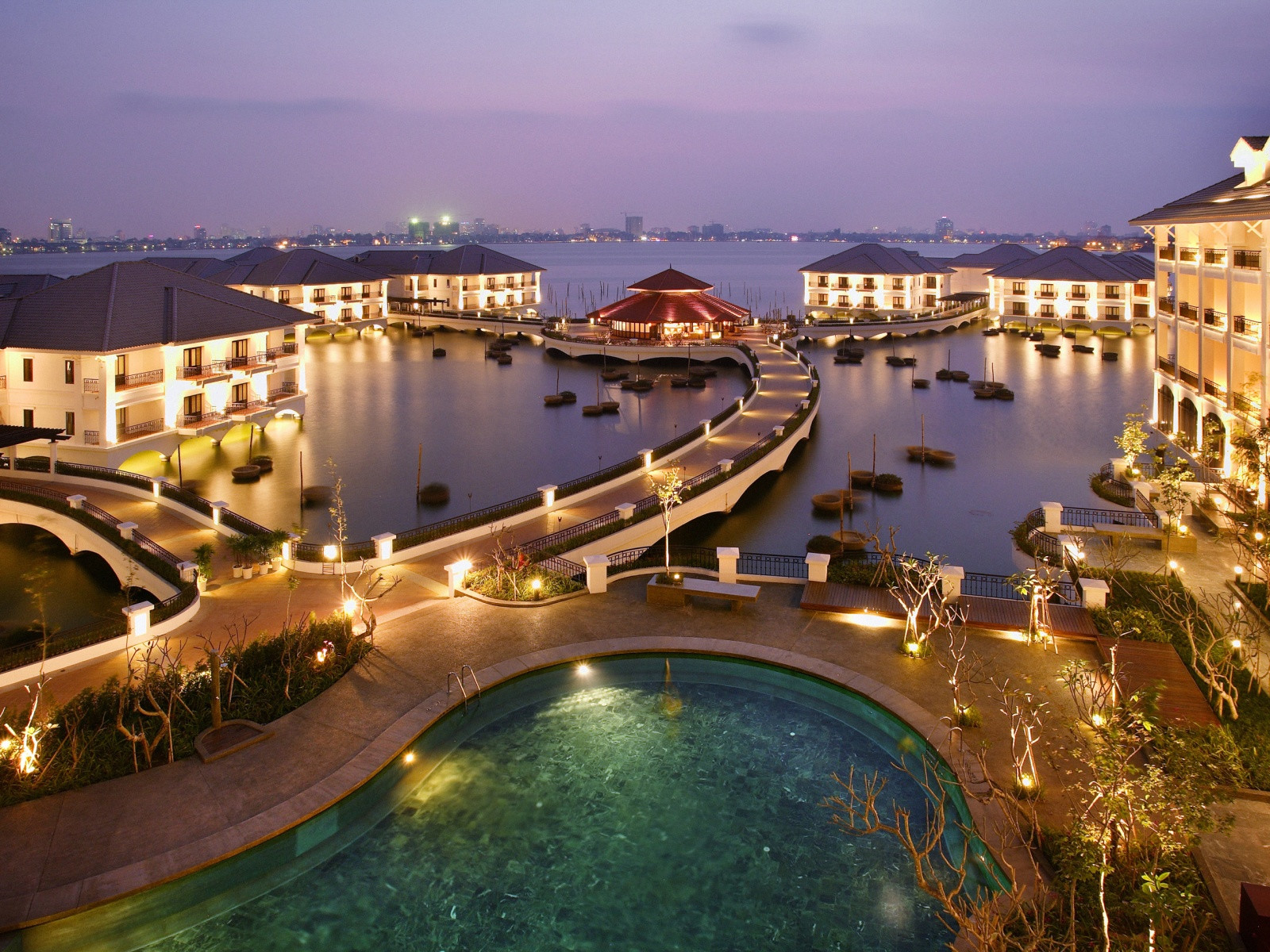Отель Intercontinental Hanoi West Lake на Западном озере – фотографии Вьетнама