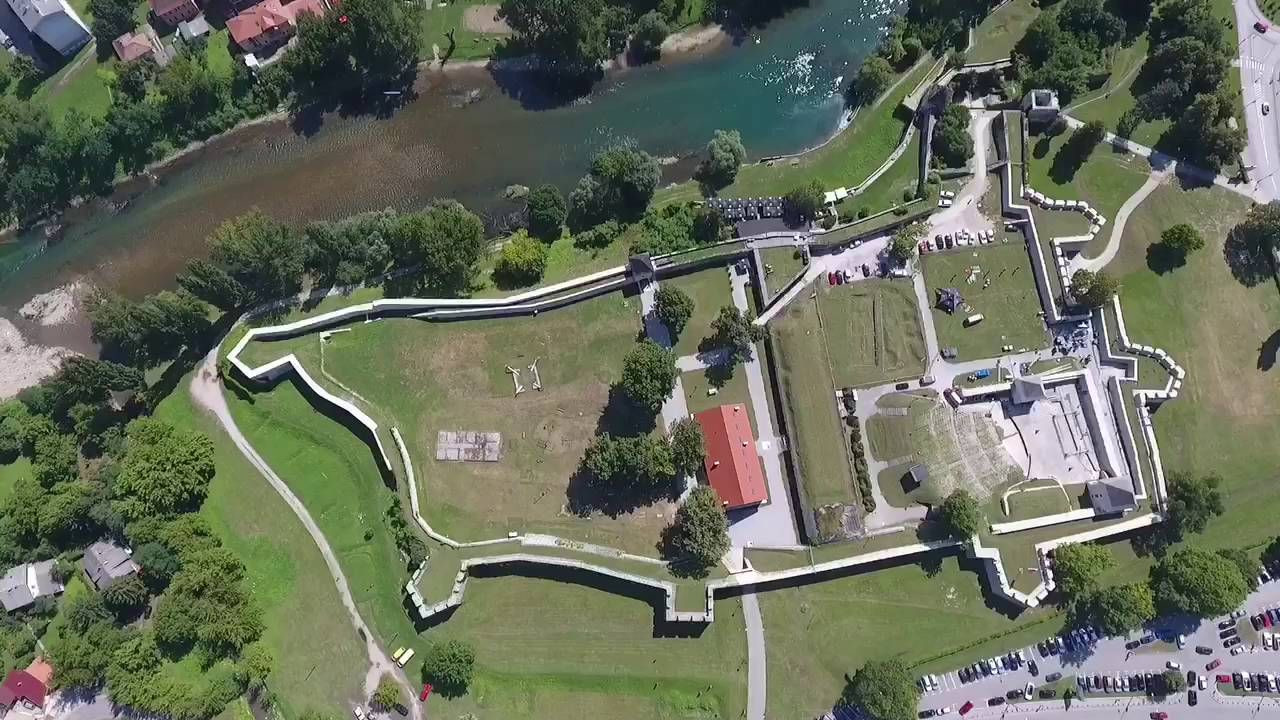 Крепость Кастел (Tvrđava Kastel), вид с квадракоптера – фотографии Боснии и Герцеговины