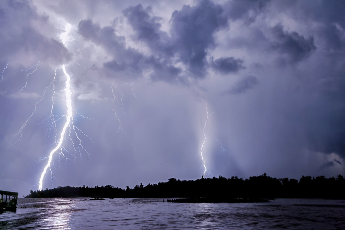 Молнии Кататумбо близ озера Маракайбо, Венесуэла – фотографии Венесуэлы