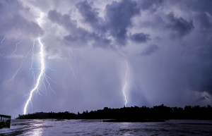 Молнии Кататумбо близ озера Маракайбо, Венесуэла – фотографии Венесуэлы