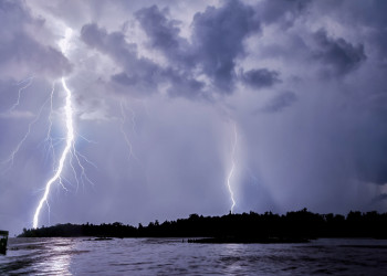 Молнии Кататумбо близ озера Маракайбо, Венесуэла – фотографии Венесуэлы