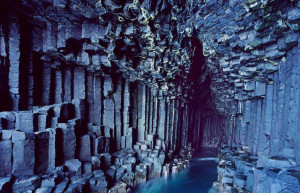 Фингалова пещера на островке Стаффа (Staffa) в Шотландии – фотографии Великобритании