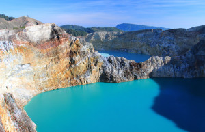 Разноцветные кратерные озёра Келимуту в Индонезии периодически меняют цвета независимо друг от друга – фотографии Индонезии