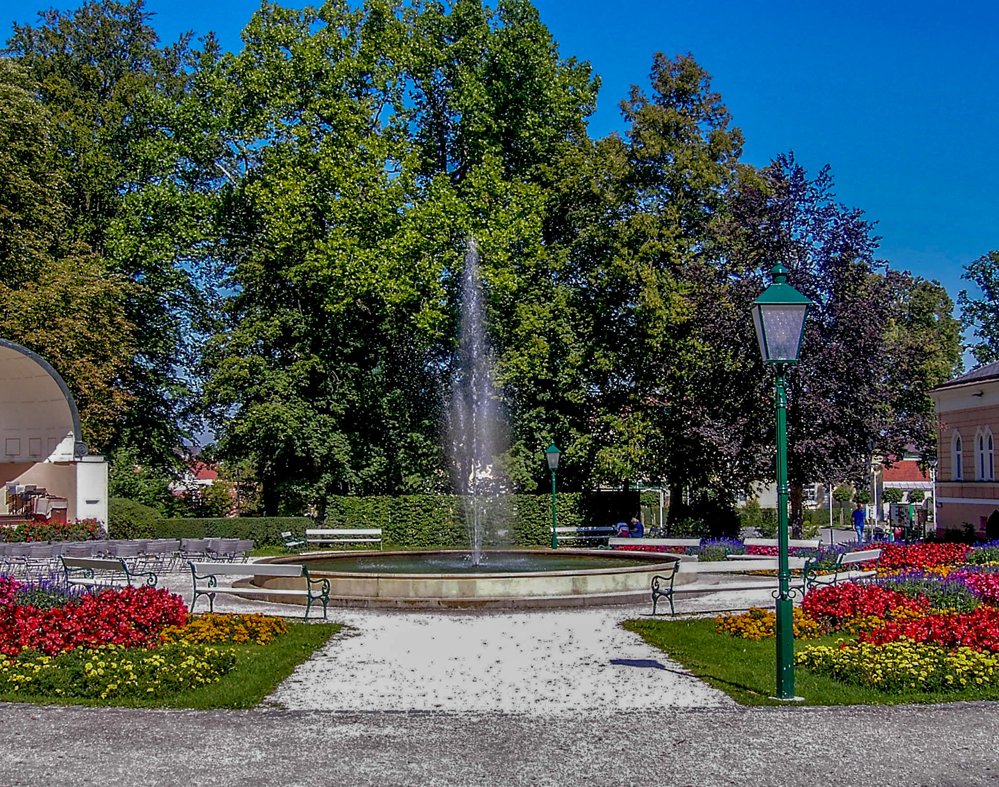Фонтан в парке. Бад Халль. Австрия. – фотографии Австрии