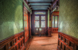 Проклятие из-за винтовки в Доме Винчестеров, по мнению медиума, загубило множество жизней – фотографии США