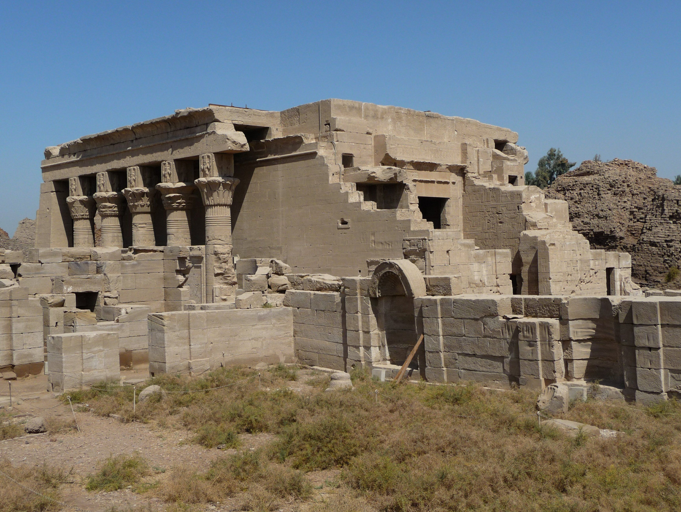 Храм Хатхор 1 – фотографии Египта