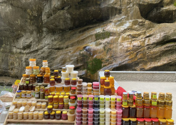 Чегемское ущелье и водопады, прилавок с мёдом и вареньями – фотографии России