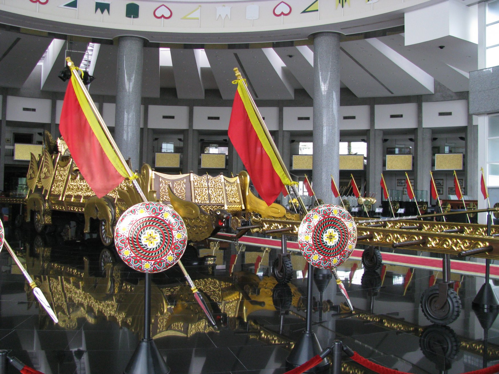 Музей королевских регалий – фотографии Брунея