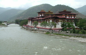 Река у храма Пунакха-дзонг (Punakha Dzong), Бутан – фотографии Бутана