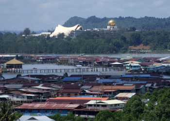 Трущобы и дворец Истана Нурул Иман – фотографии Брунея