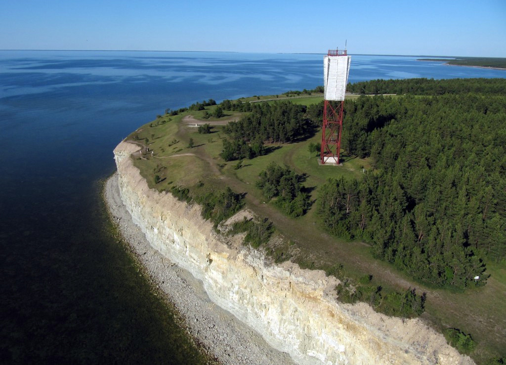 Паганский клиф (Panga Pank) на острове Сааремаа, Эстония – фотографии Эстонии