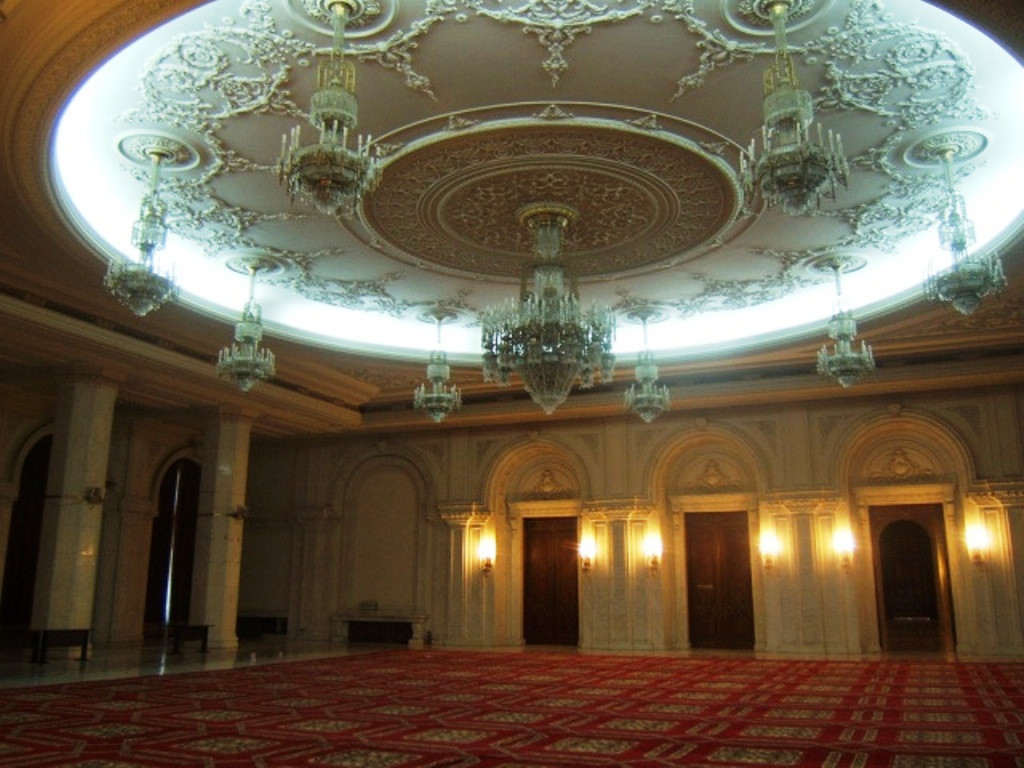 "Народный дом" диктатора Чаушеску должен был продемонстрировать миру мощь правителя – фотографии Румынии